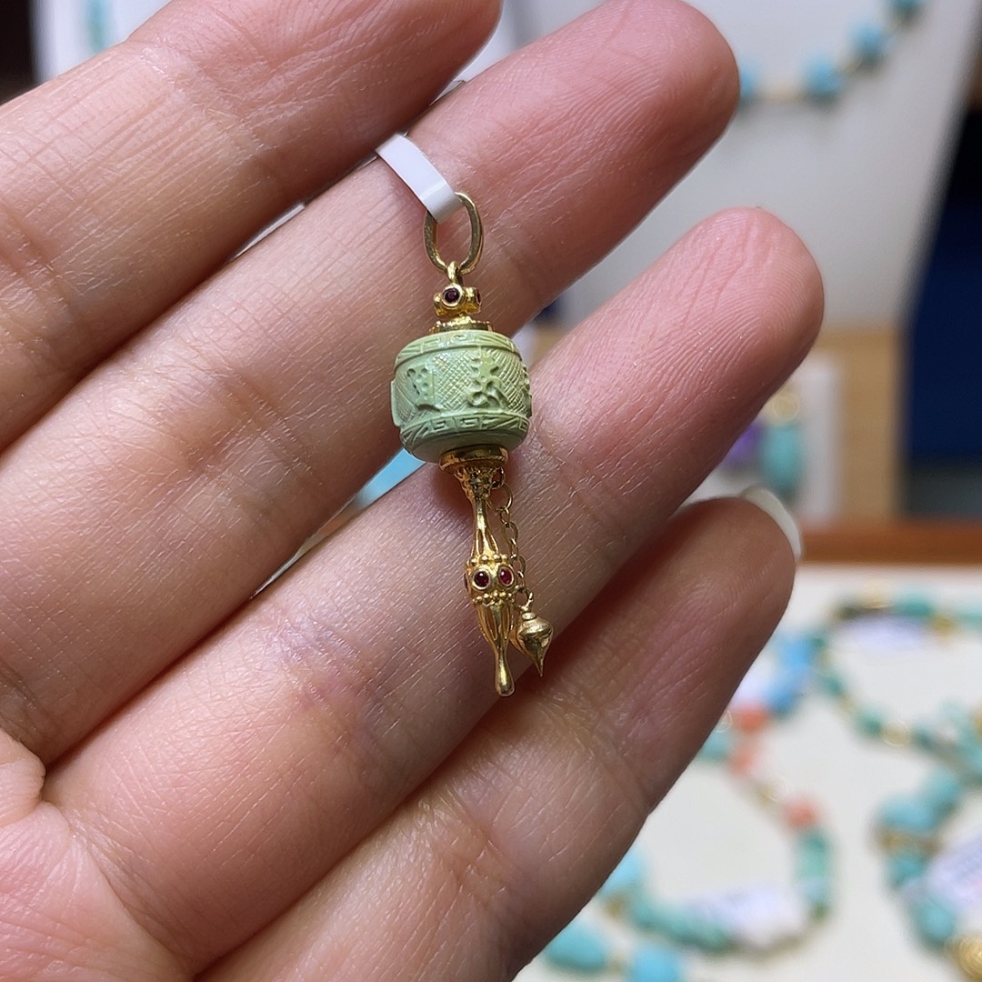 绿松石18K金镶嵌吊坠