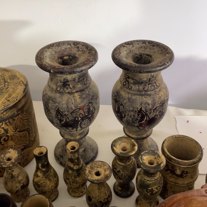 摆件。          花瓶