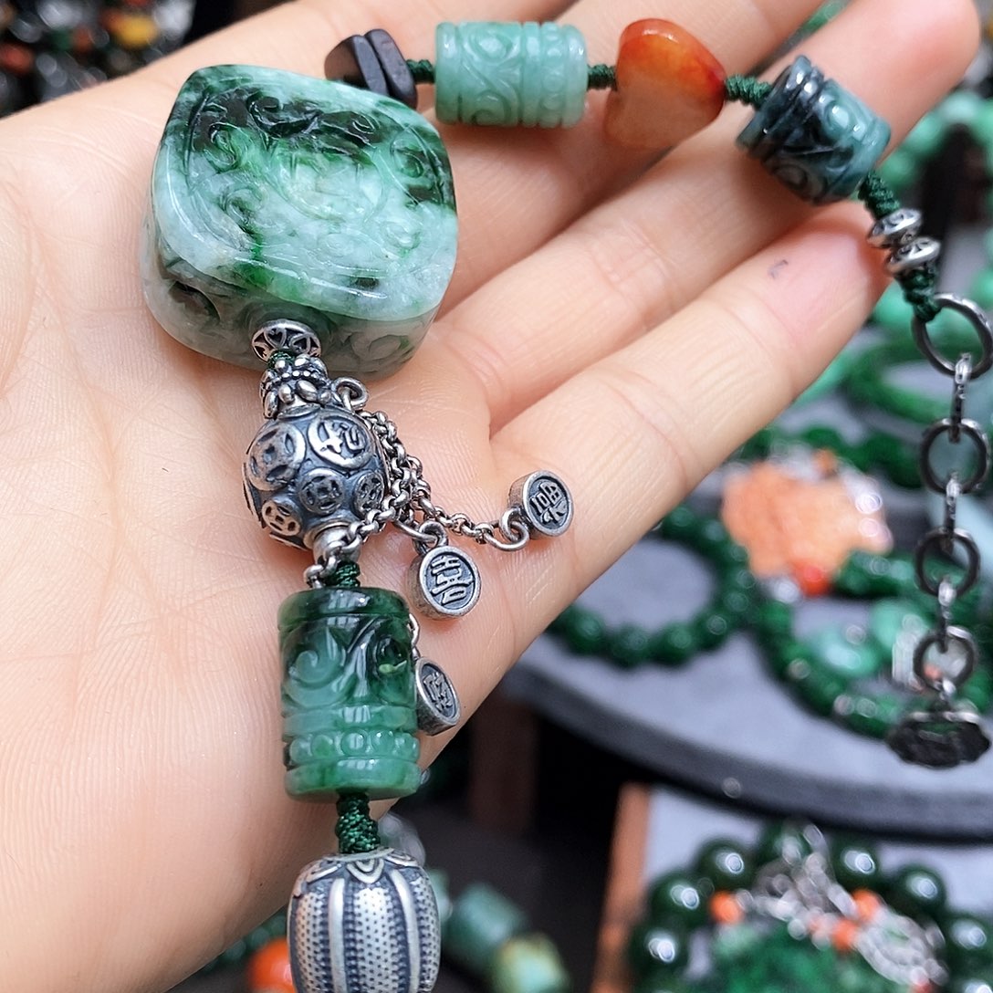 未镶嵌手链翡翠漂亮美眉