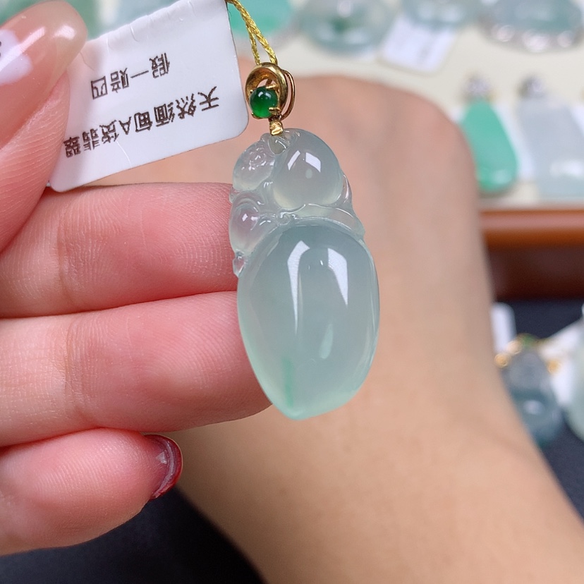 【闪购商品】翡翠18K金镶嵌颈饰瓜