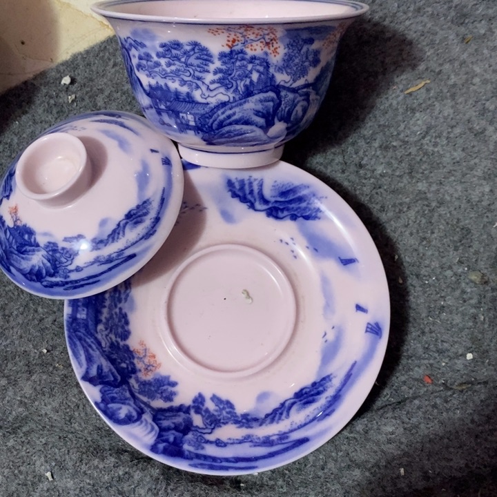 摆件瓷红稀土青花釉里红山水盖碗