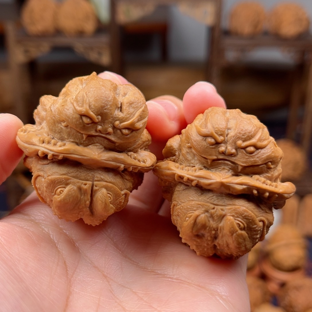 核桃把件?****茶金蟾貔貅