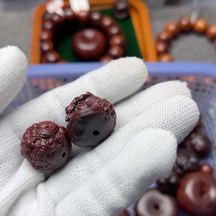 木用****3海南红降2.0醒狮单珠1个➕2.0貔貅单珠1个