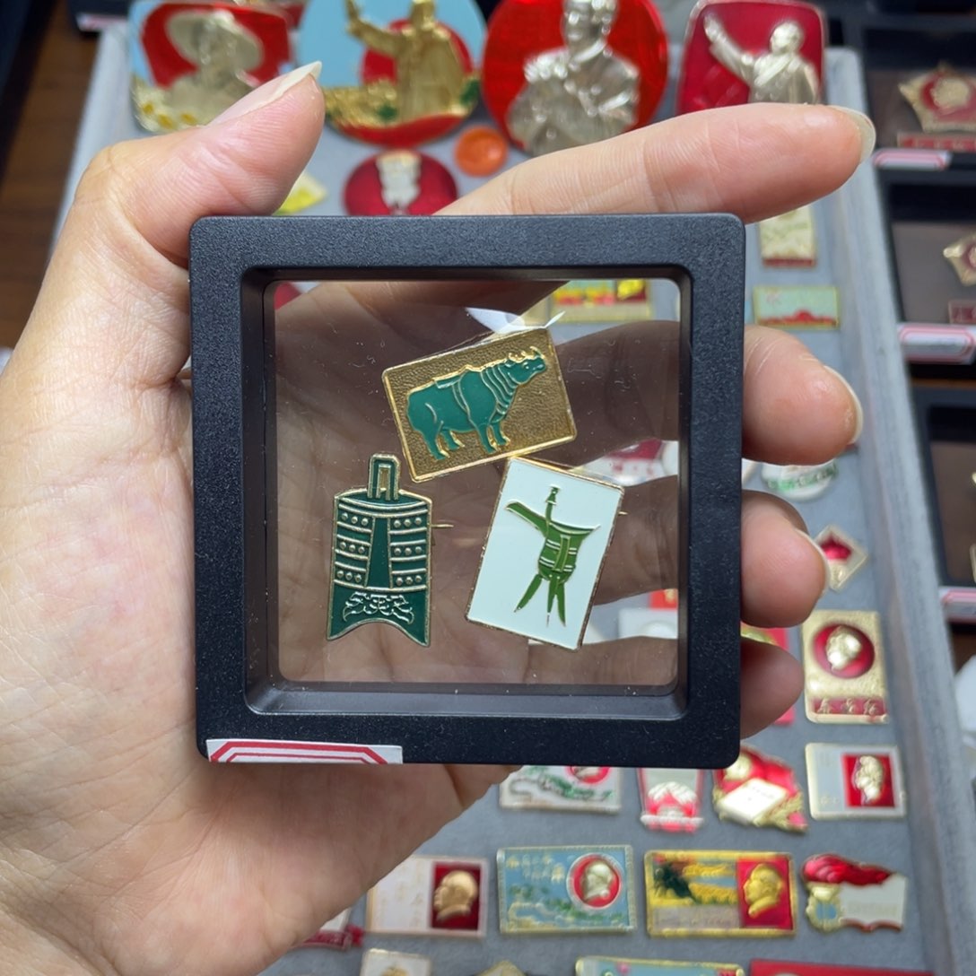 铝红色收藏佳品小彩章