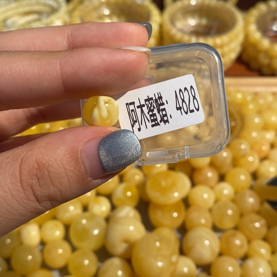 未镶嵌琥珀珠宝奇石4828