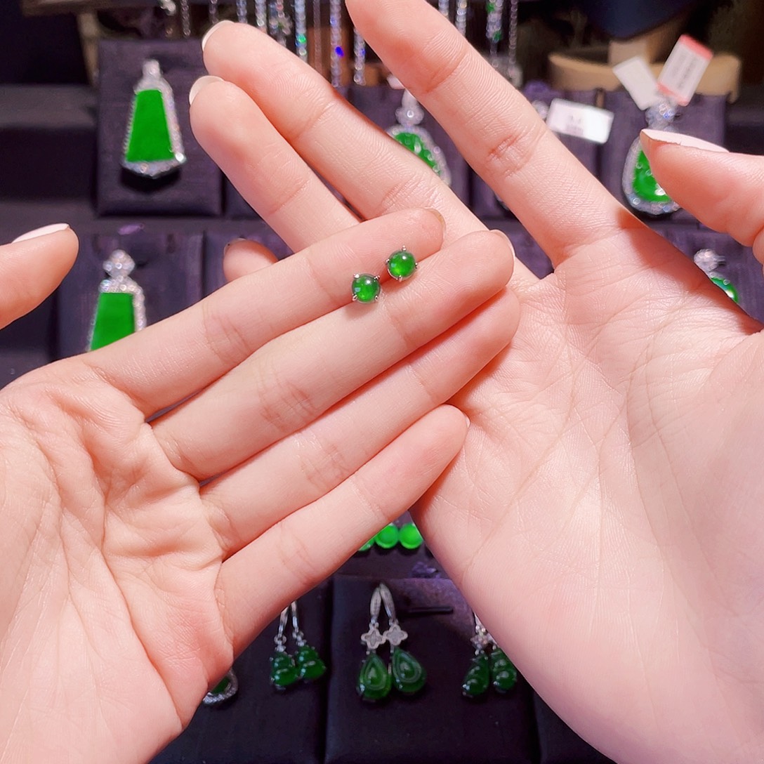 城***号翡翠银S925镶嵌耳钉蛋面