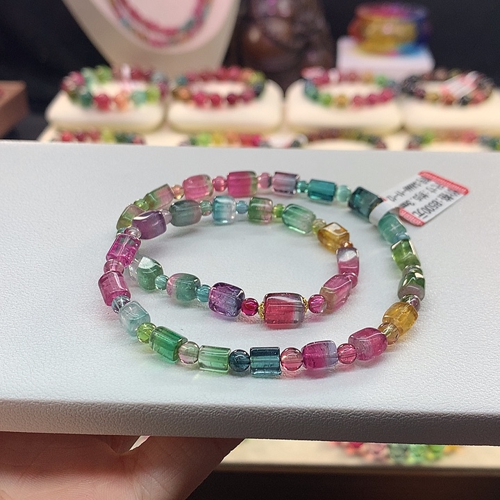 碧玺手链未镶嵌5.3方糖。