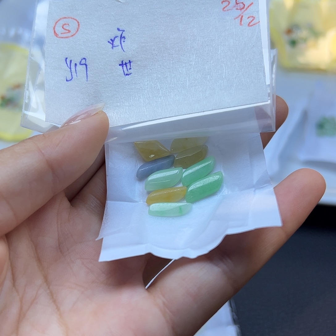 世***孩定制翡翠未镶嵌翡翠