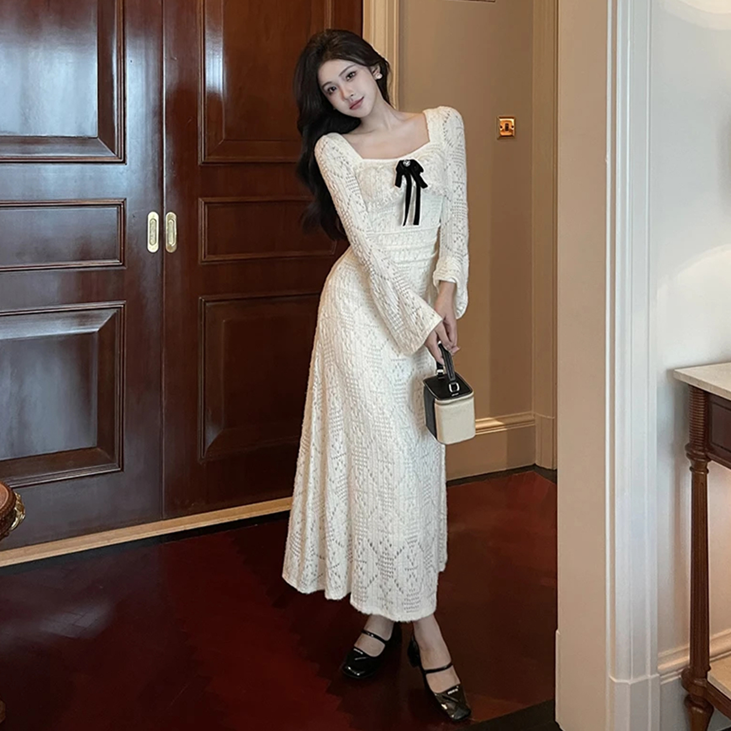 法式温柔风白色方领长袖连衣裙子女2025早秋新款高级显瘦长裙7148