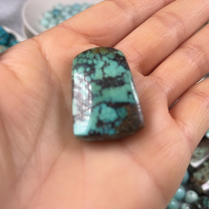 绿松石未镶嵌颈饰