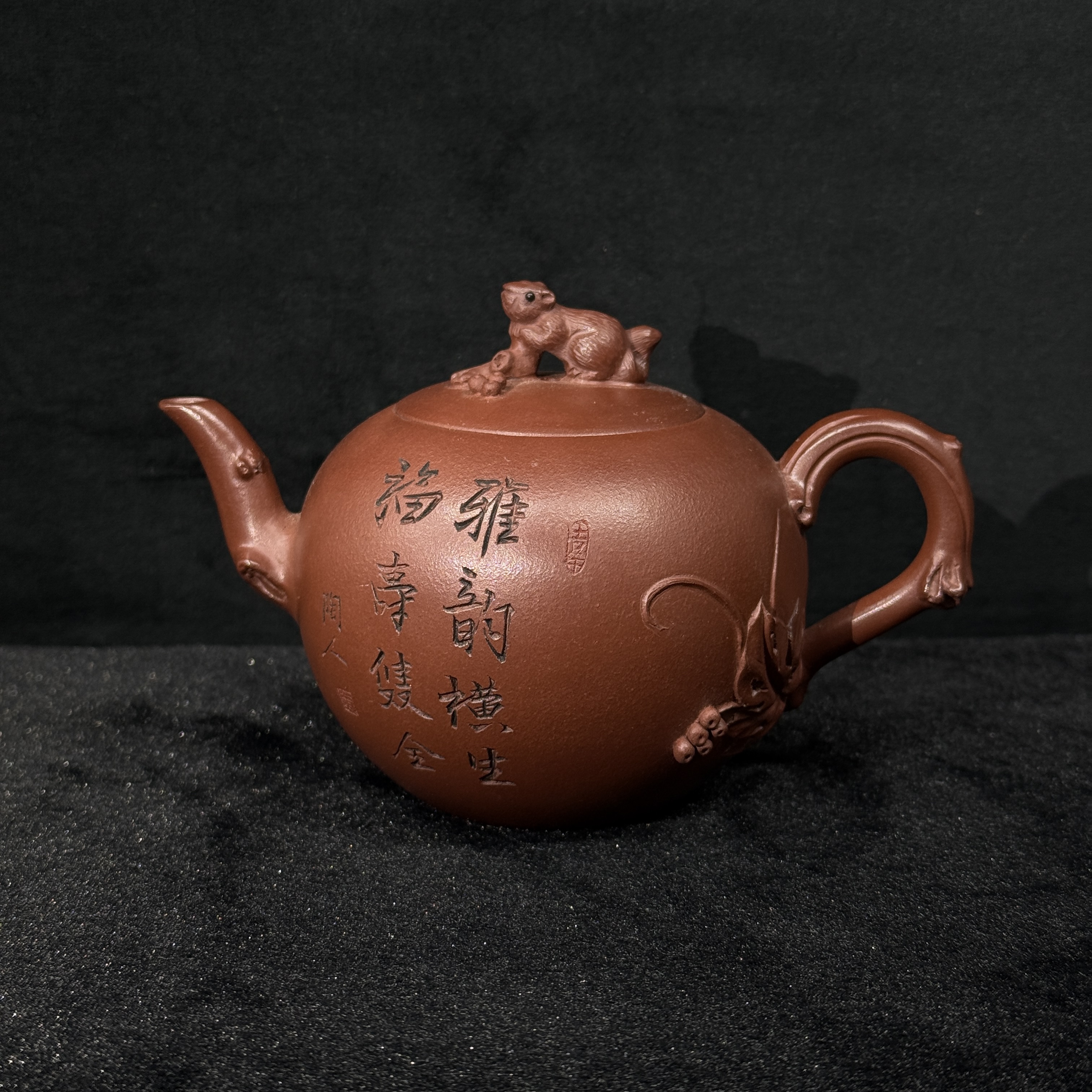 24/HZY063/黄自英/紫砂壶松鼠葡萄/底槽清