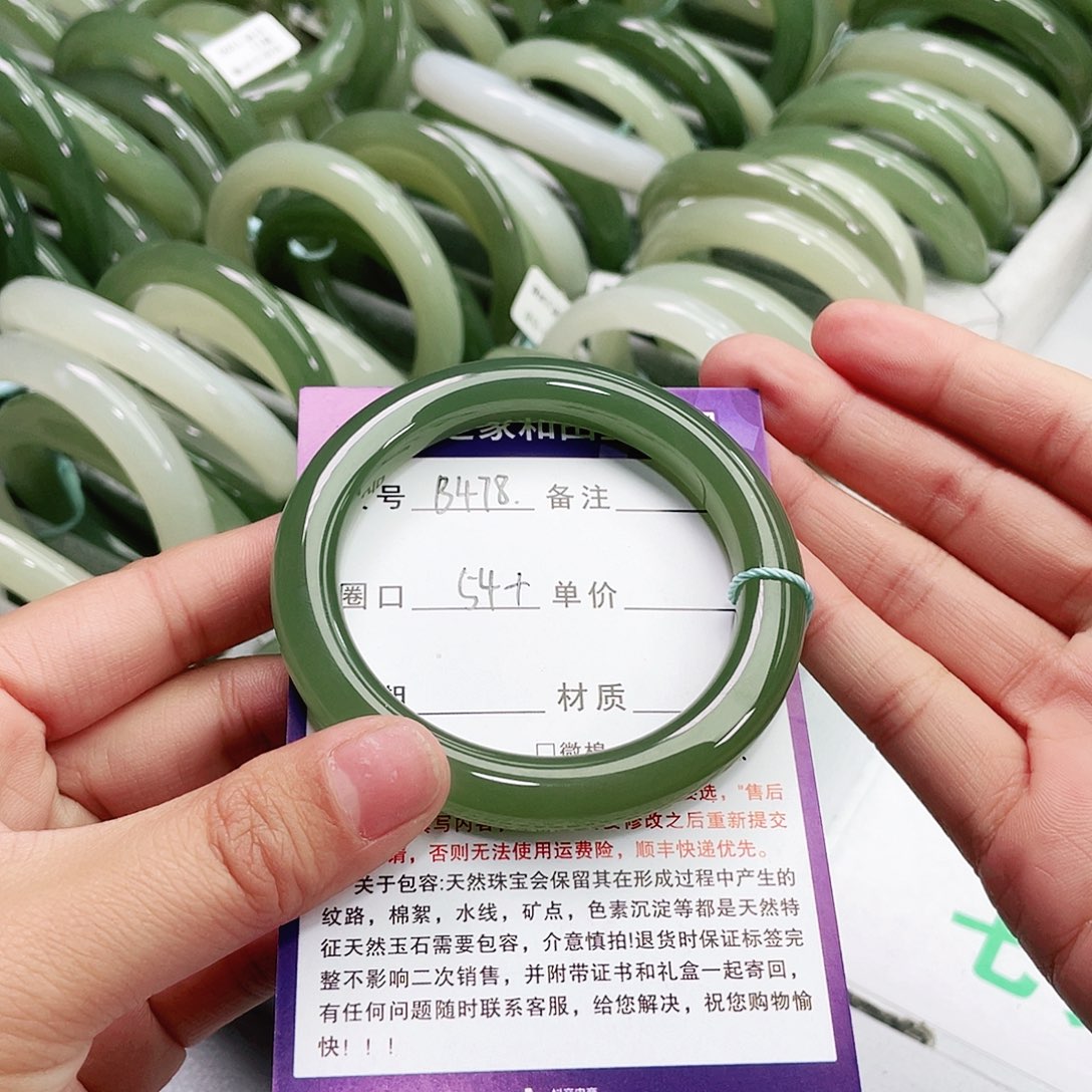 和田玉手镯未镶嵌潼*?