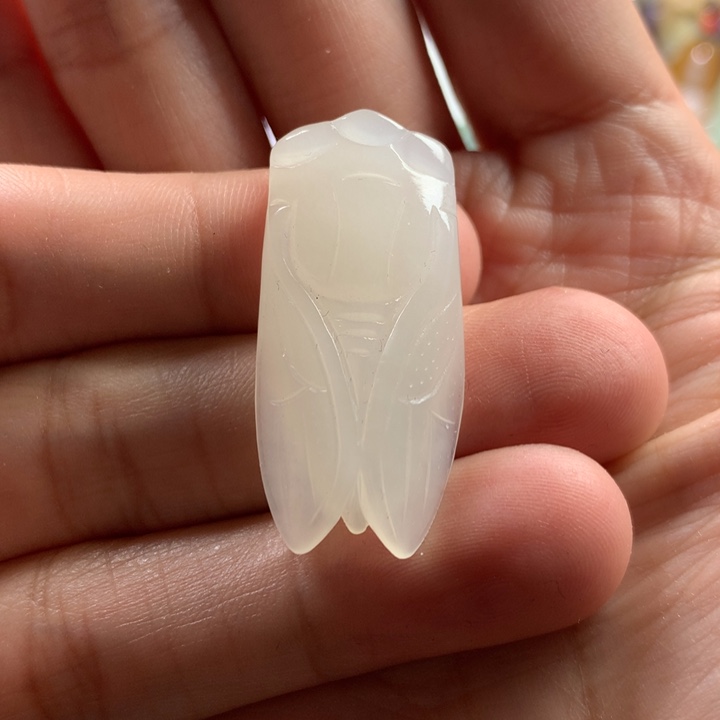 和田玉颈饰未镶嵌风****?