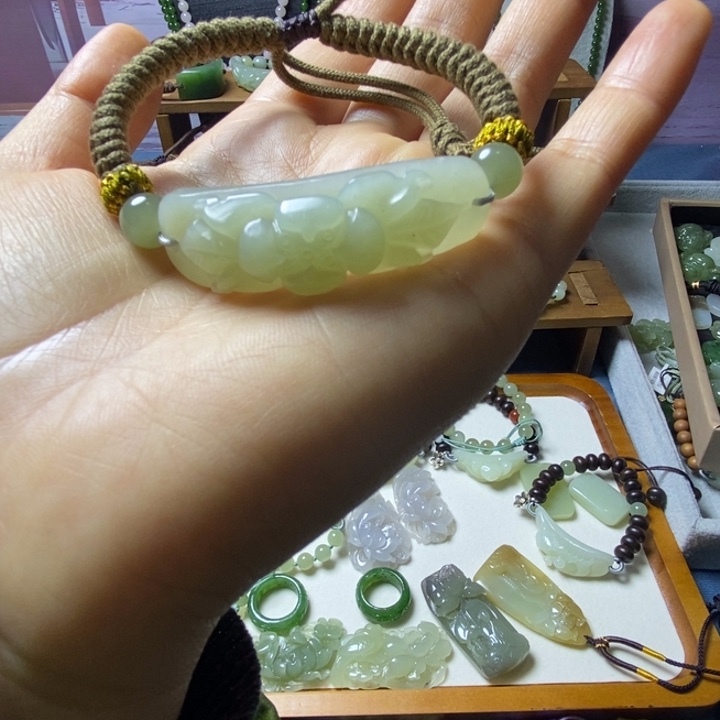 王***乐和田玉未镶嵌手链