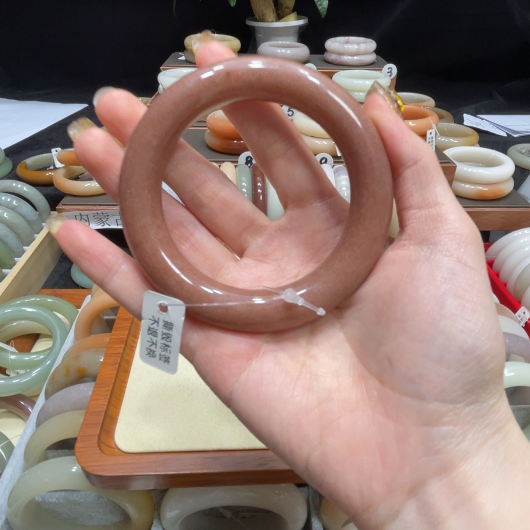 堡***堡石英岩玉未镶嵌手镯