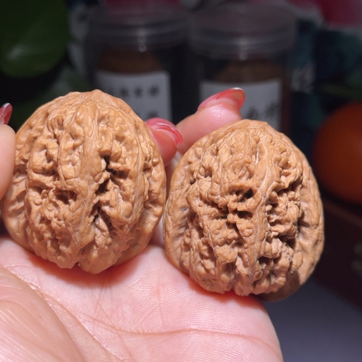 文玩核桃吊坠          42将52.6克