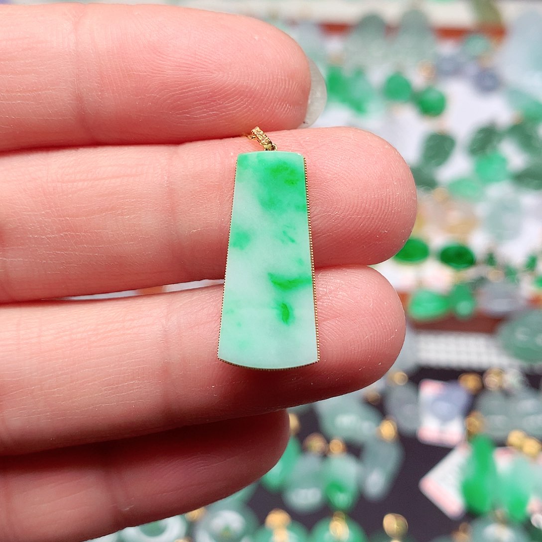 翡翠颈饰18K金镶嵌天然翡翠A货