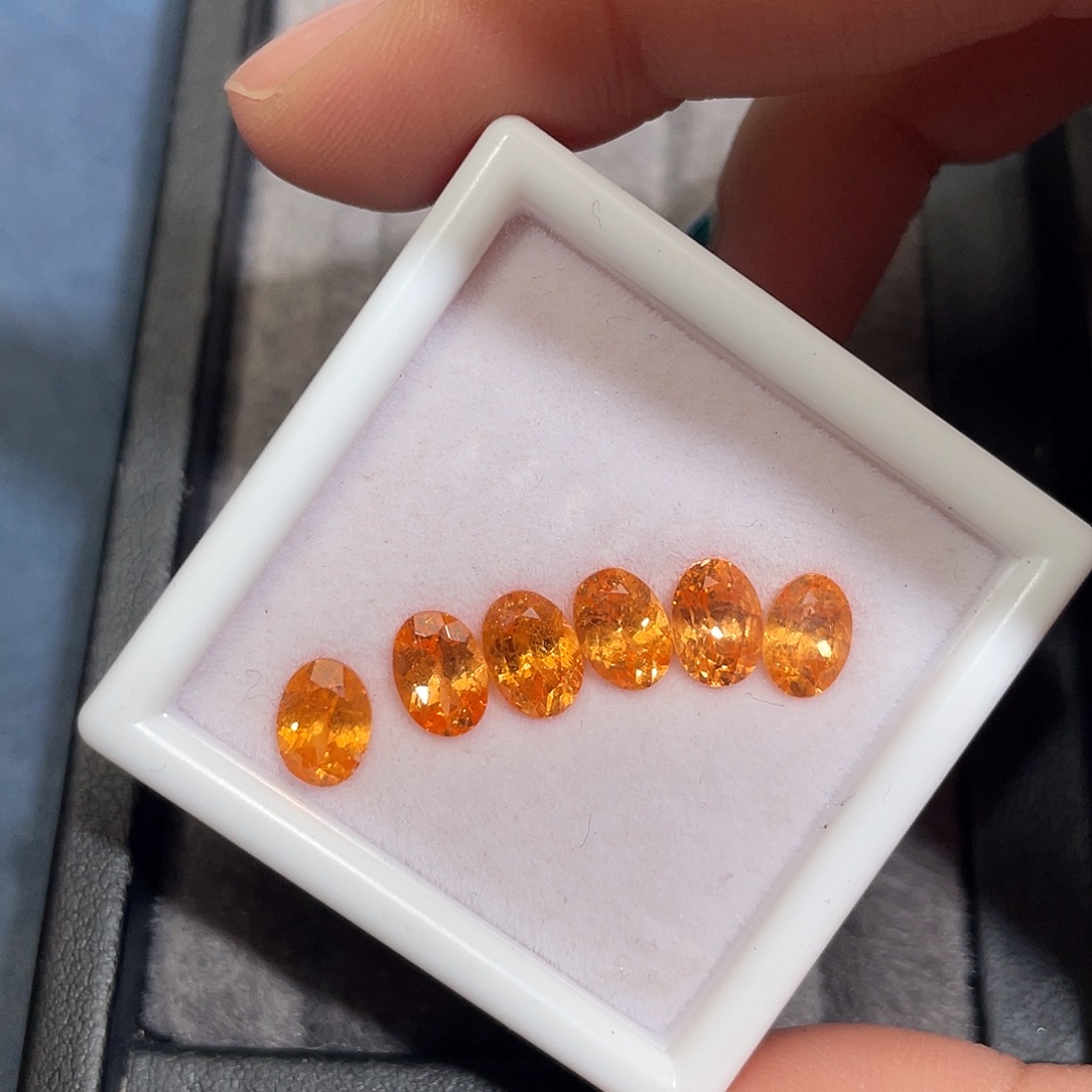 未镶嵌裸石石榴石（芬达石）7.45ct汽水色