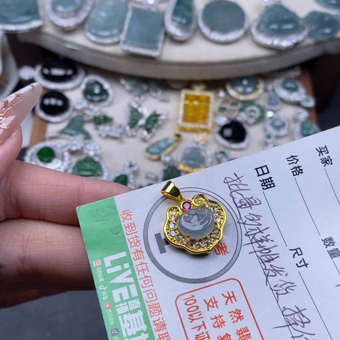 翡翠颈饰未镶嵌翡翠