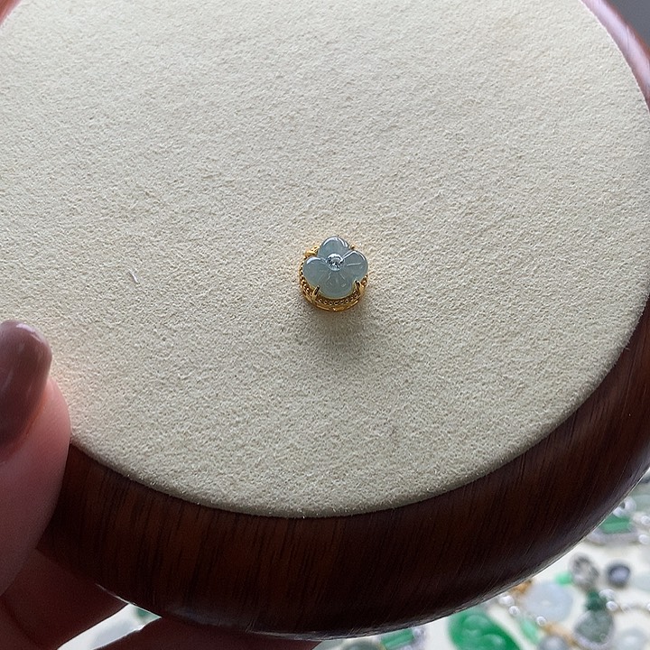 翡翠颈饰未镶嵌花花