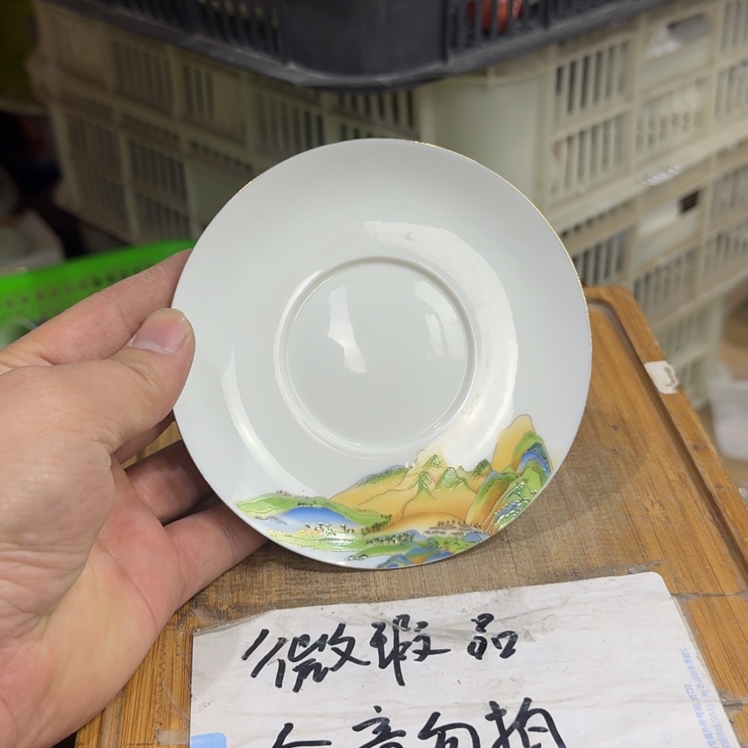 微瑕疵介意勿拍陶瓷器皿B437