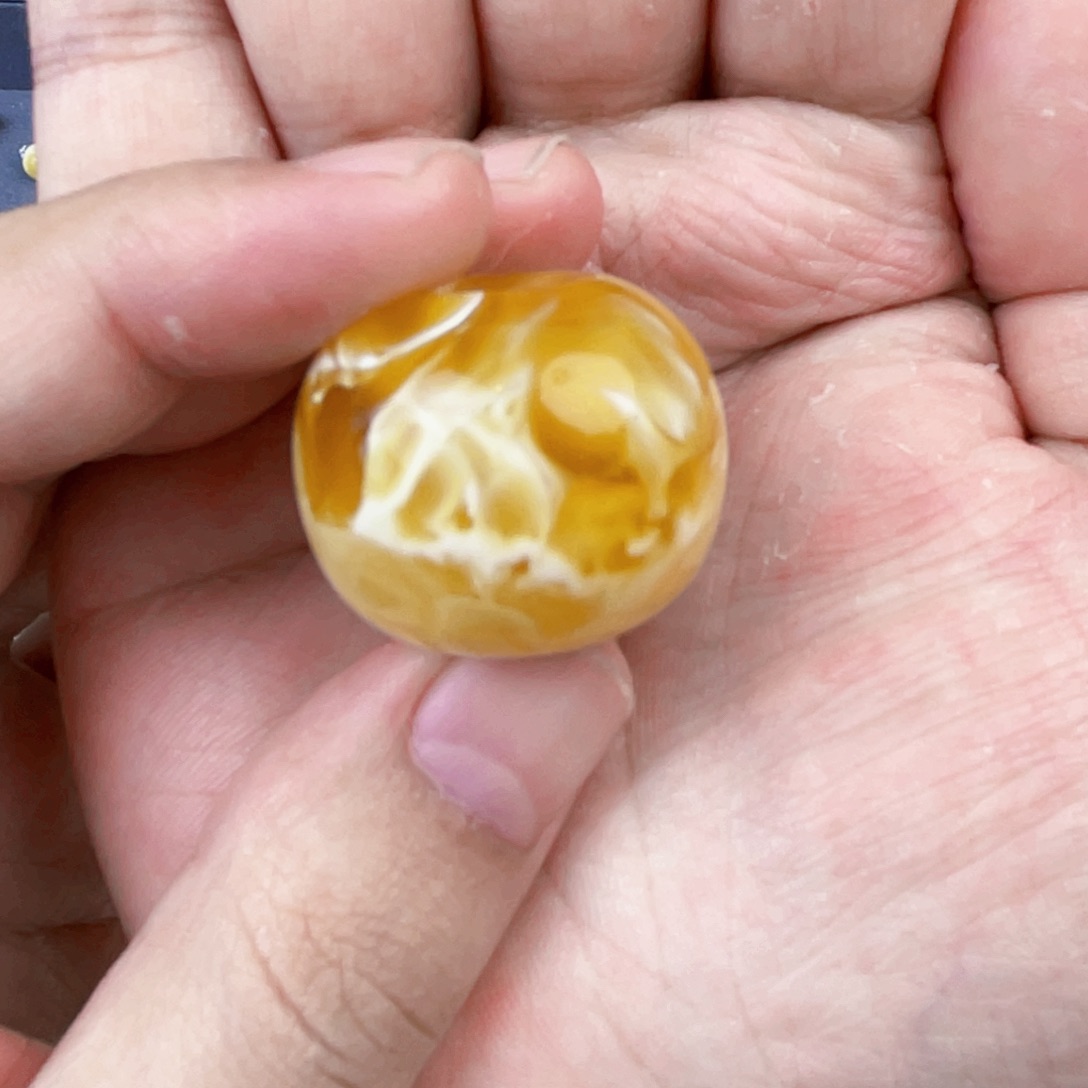 琥珀珠宝奇石未镶嵌j****?