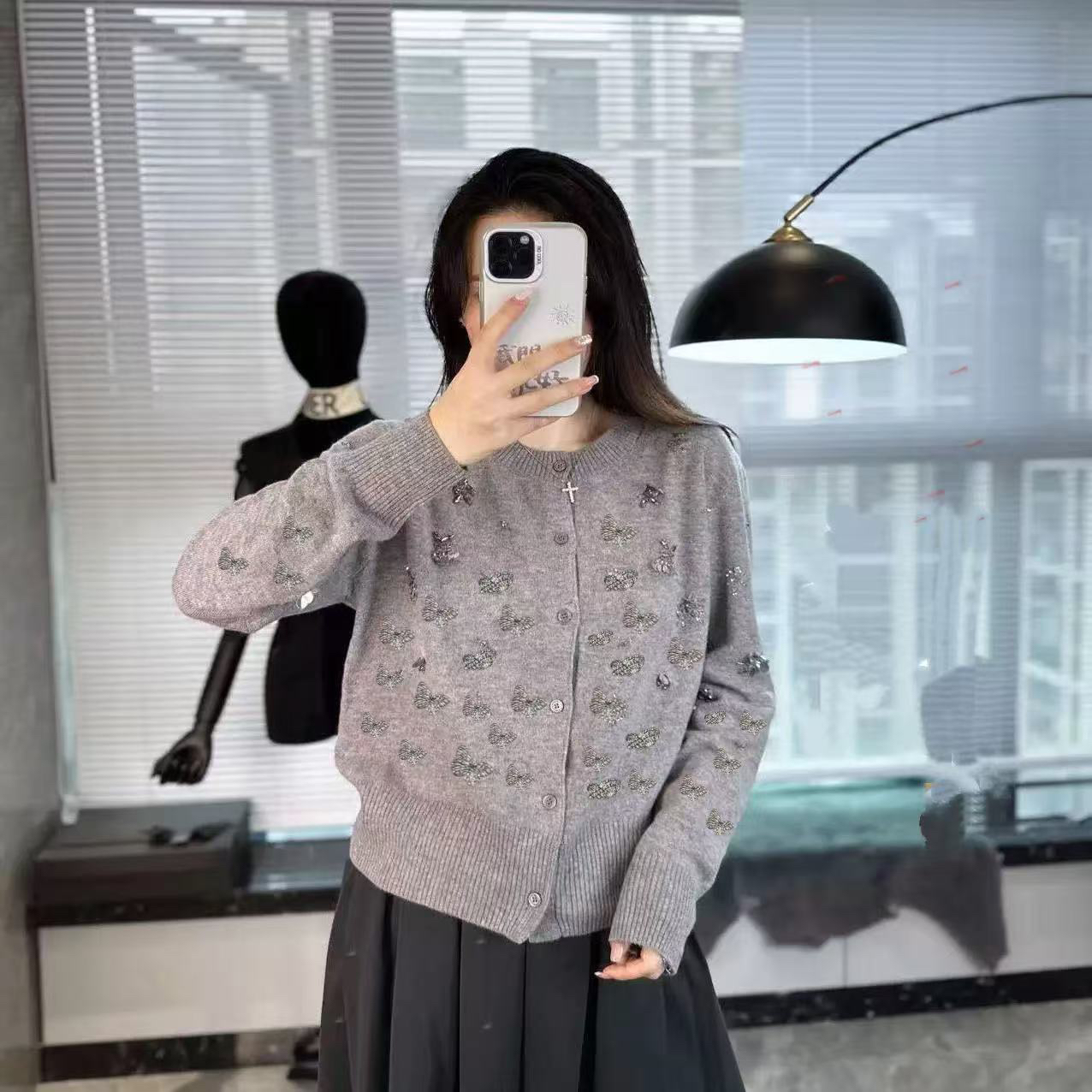 高定新款蝴蝶绣花圆领长袖针织开衫外套上衣9698