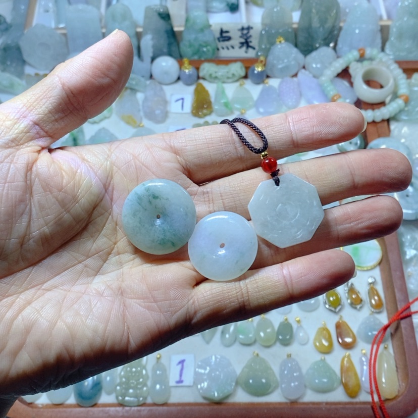 【闪购商品】颈饰未镶嵌翡翠彩**光挂件