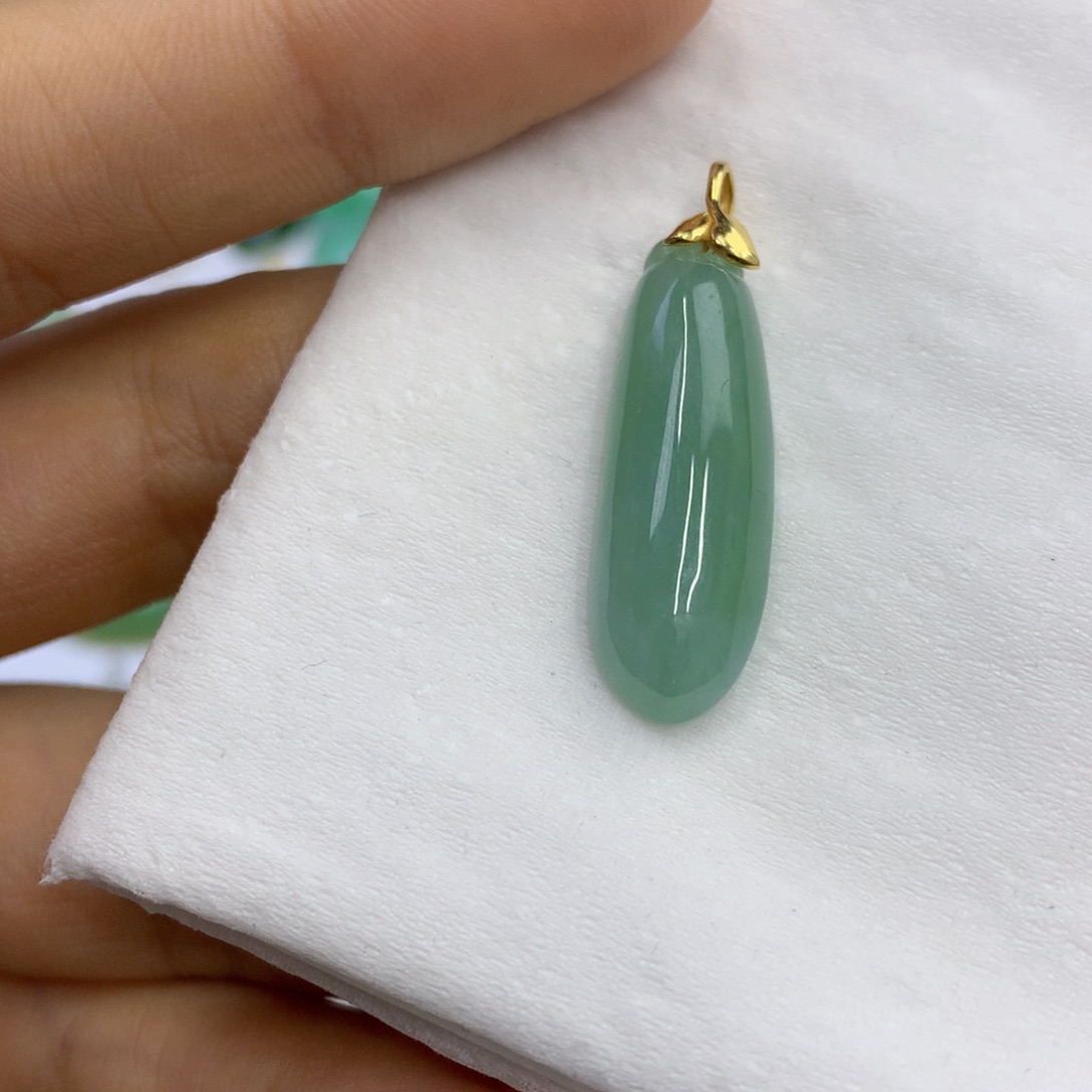 翡翠18K金镶嵌颈饰翡翠