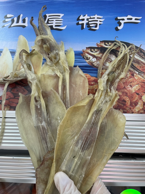 广东汕尾港本港船晒鱿鱼干