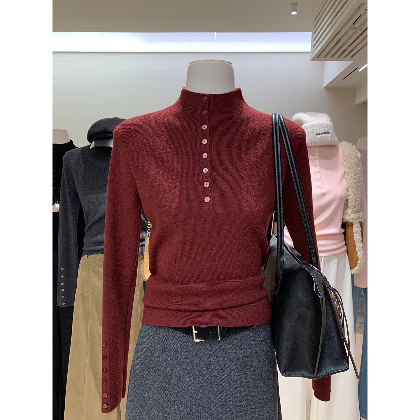 复古酒红多色百搭半高领修身毛衣舒适百搭小巧纽扣设计感细针织衫