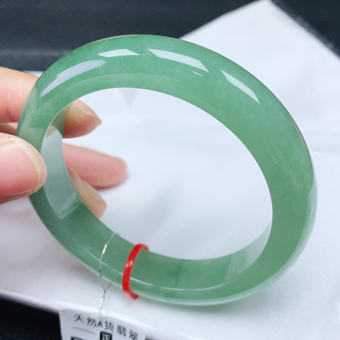 翡翠手镯未镶嵌55圈