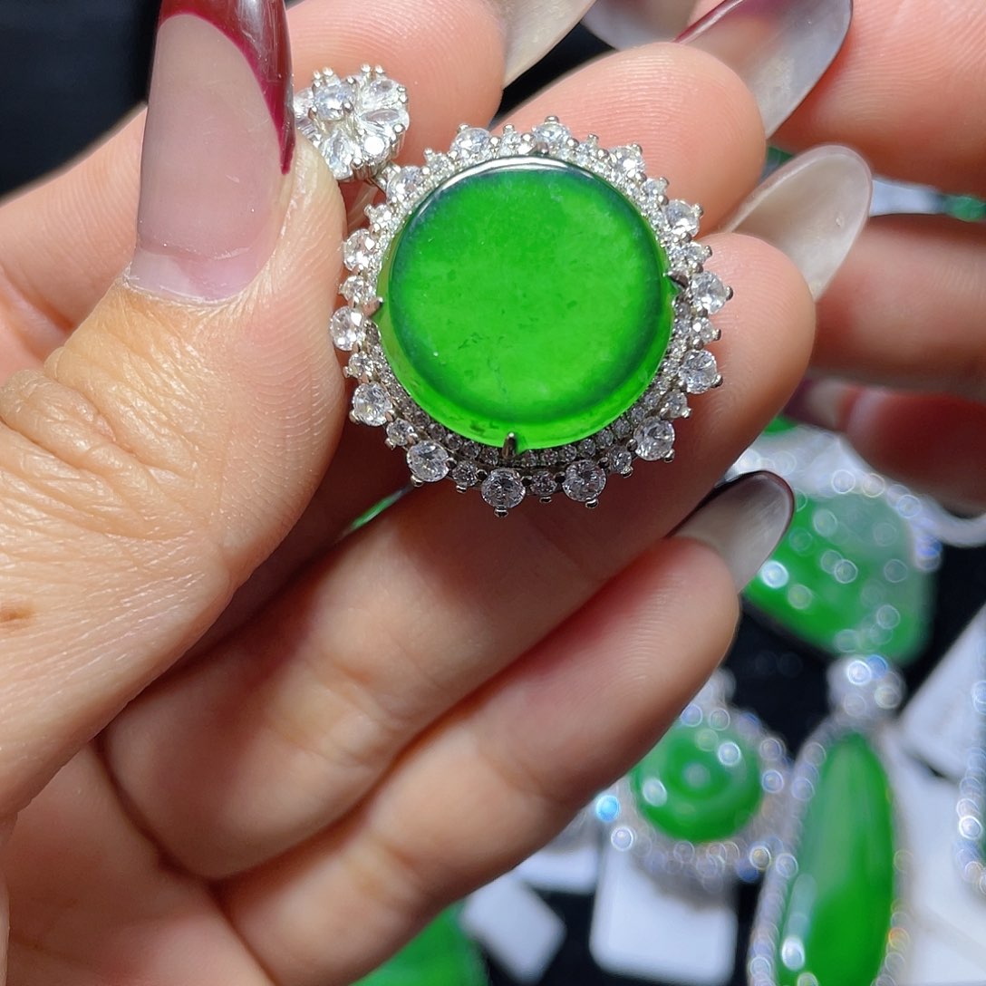 翡翠颈饰银S925镶嵌翡翠