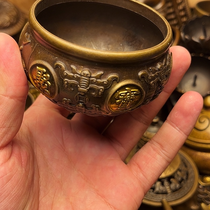 精美铜器做工精湛 