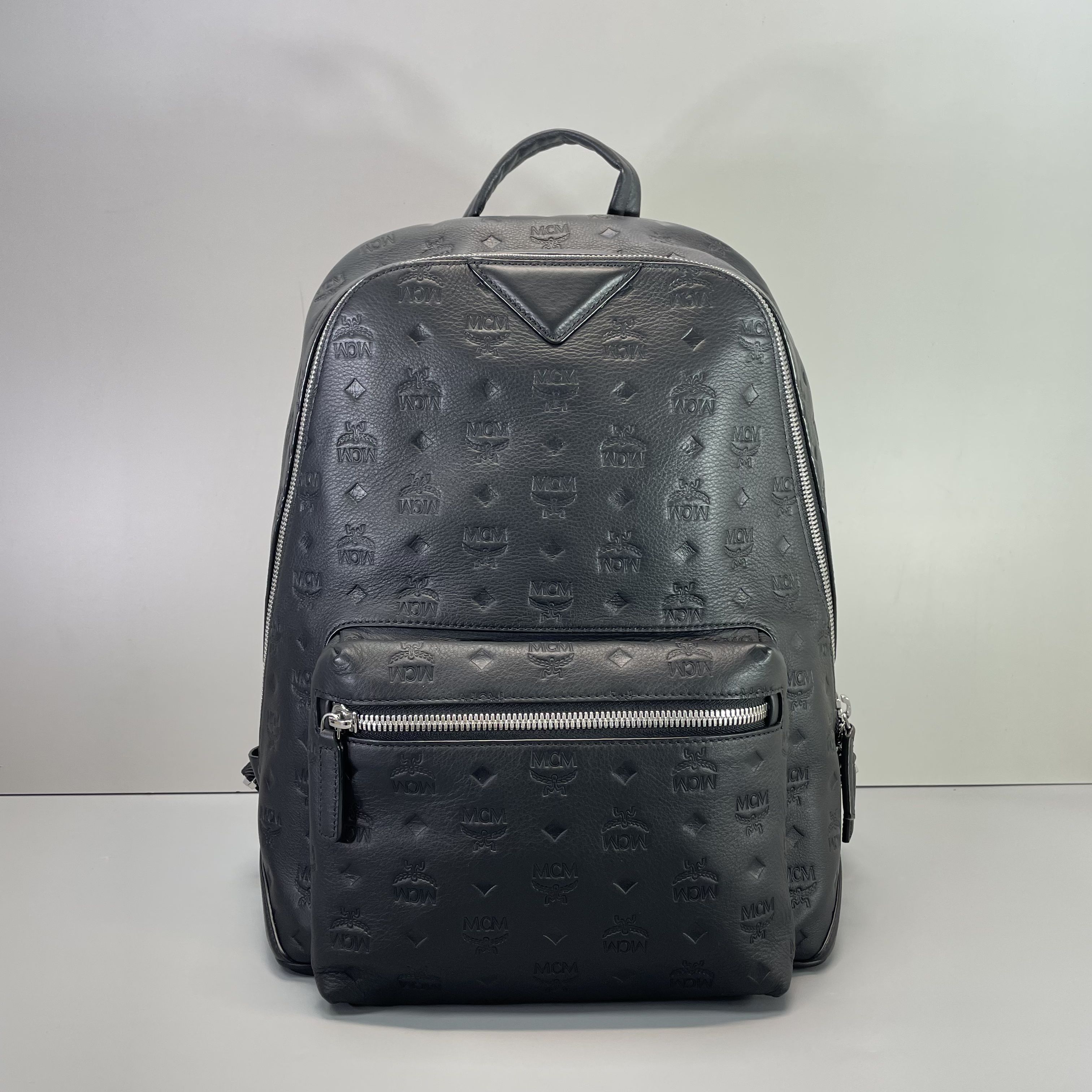 99新 MCM 媚姐/mcm黑色大号双肩包30*40*13cmG031201