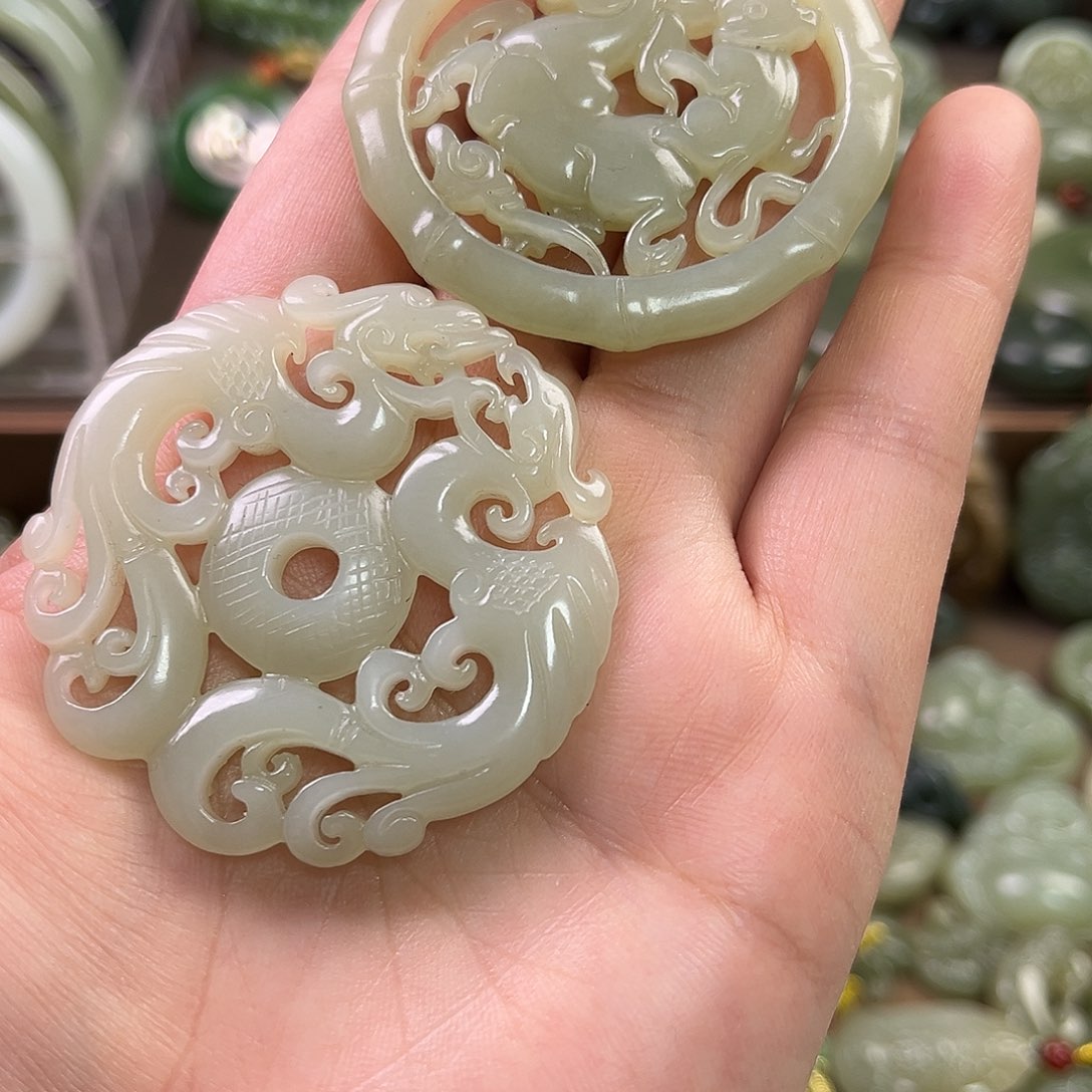 和田玉未镶嵌手镯5****熊