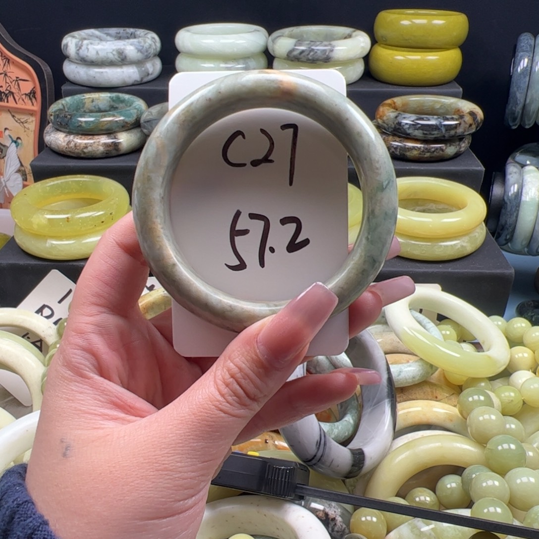 蛇纹石玉未镶嵌手镯