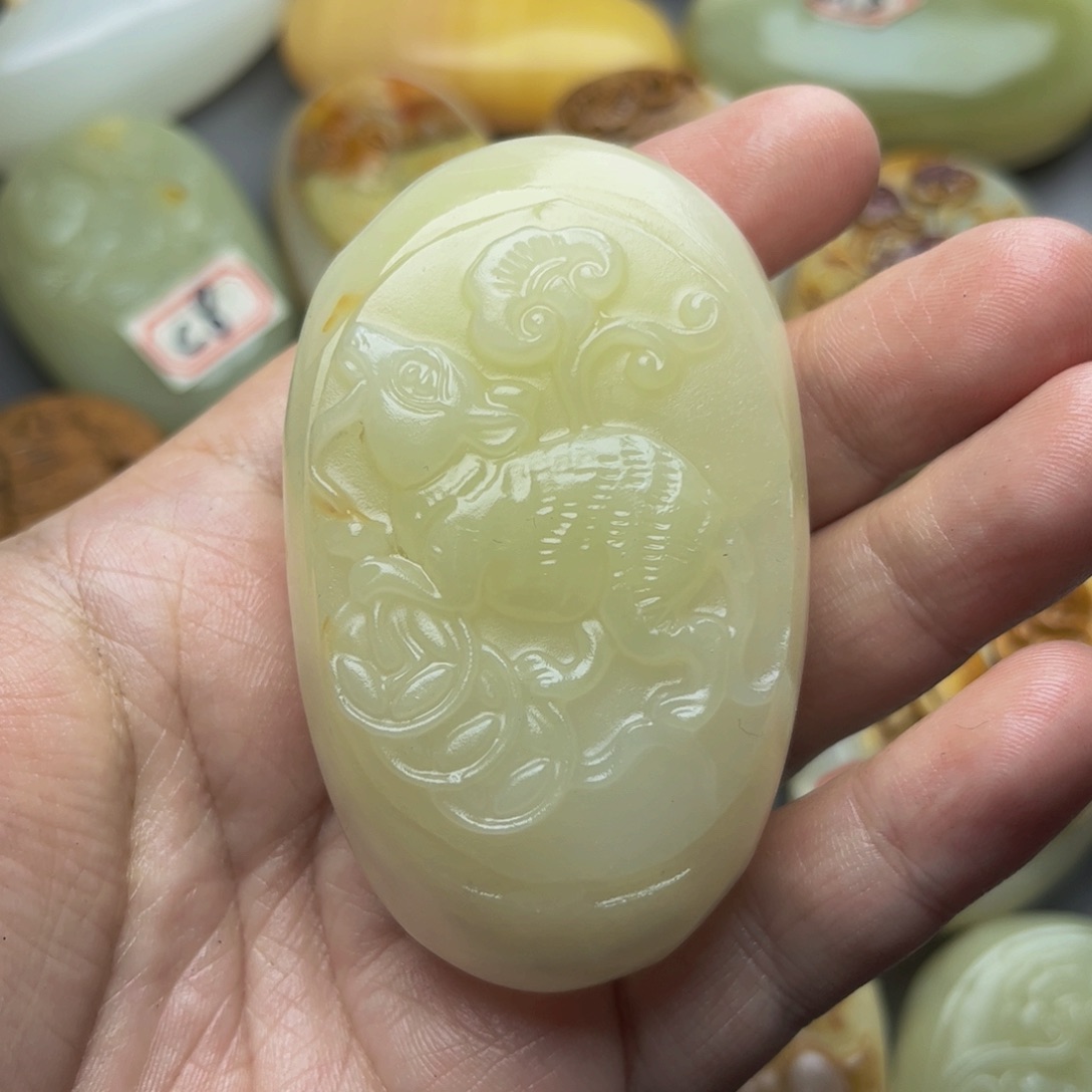 石材方解石手把件鼠