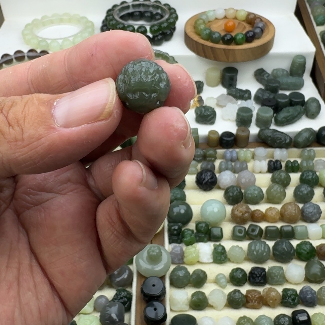 当***常和田玉未镶嵌珠宝半成品和田玉且末蓝深色貔貅14㎜