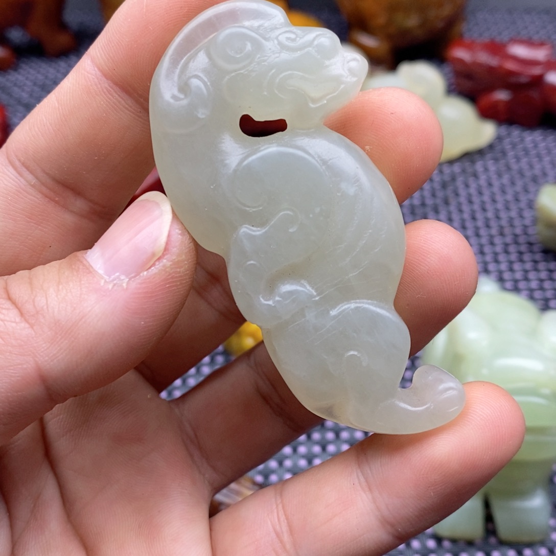 蛇纹石玉颈饰未镶嵌
