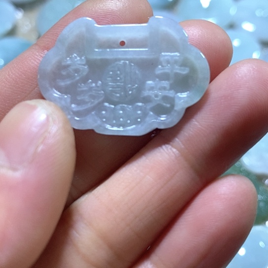 翡翠未镶嵌颈饰平安锁