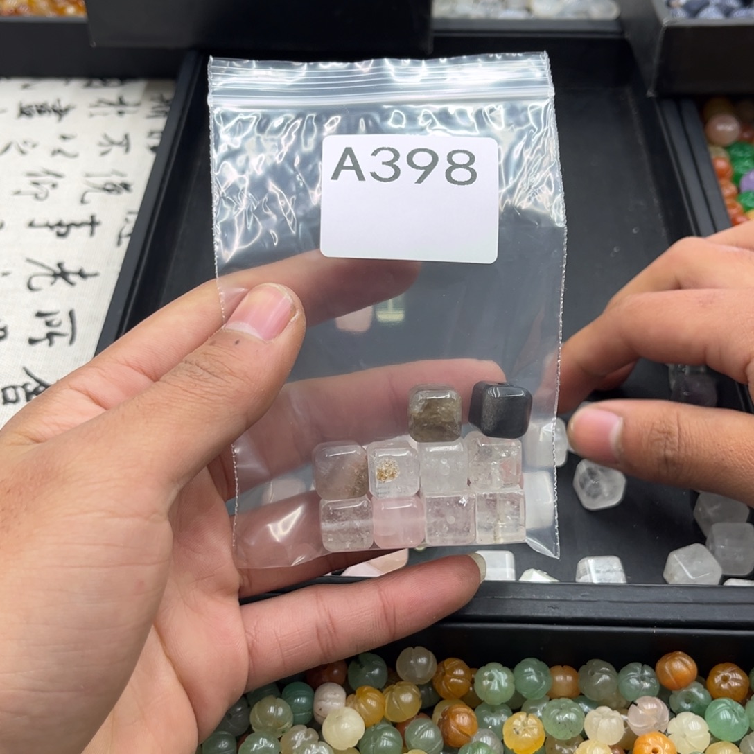 最***座玛瑙/玉髓合金颈饰