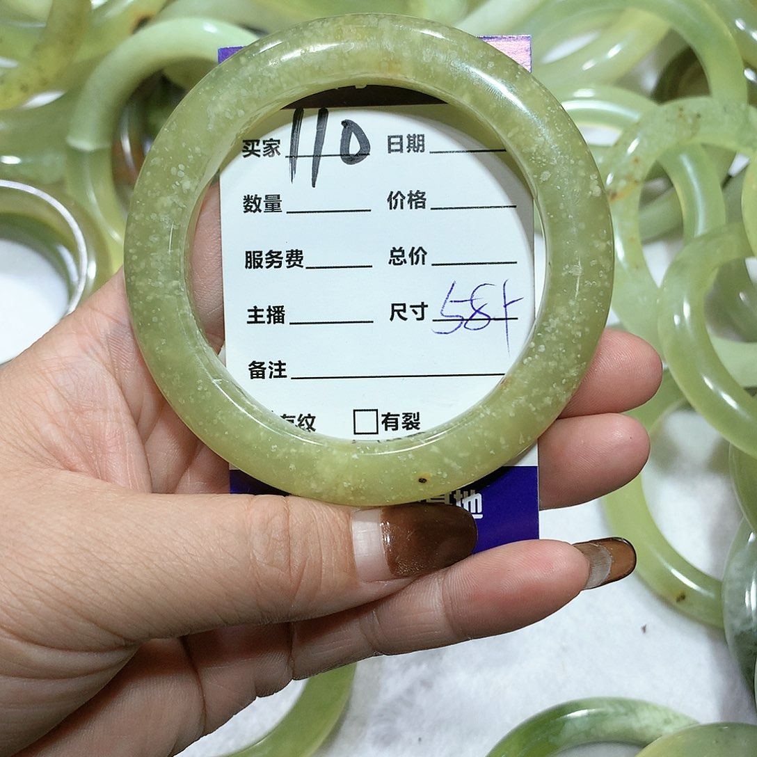 蛇纹石玉手镯未镶嵌