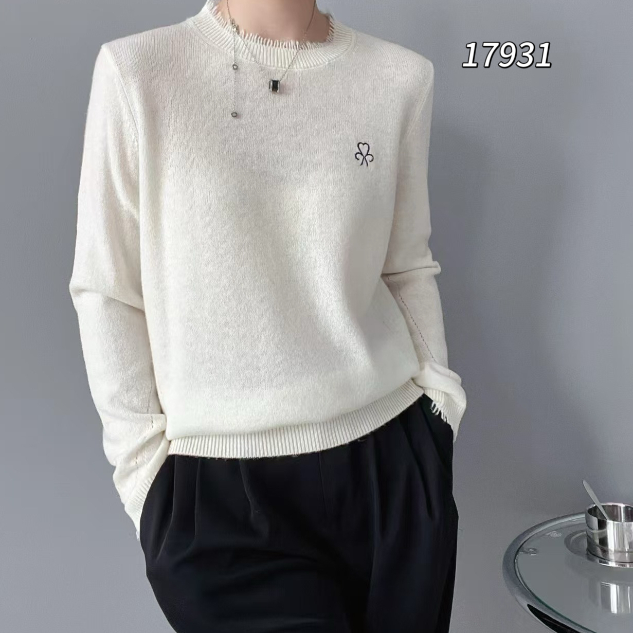 17931（部分无水洗唛介意慎拍）WANGDAN爱心刺绣领口设计感针织衫