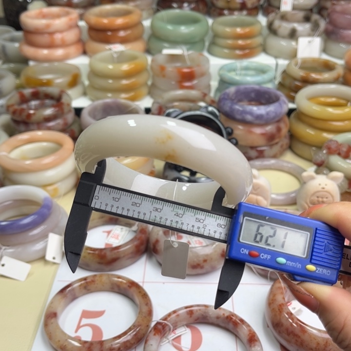 石英质玉佘白未镶嵌