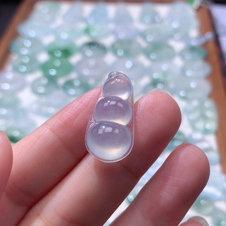 颈饰未镶嵌翡翠高冰福豆