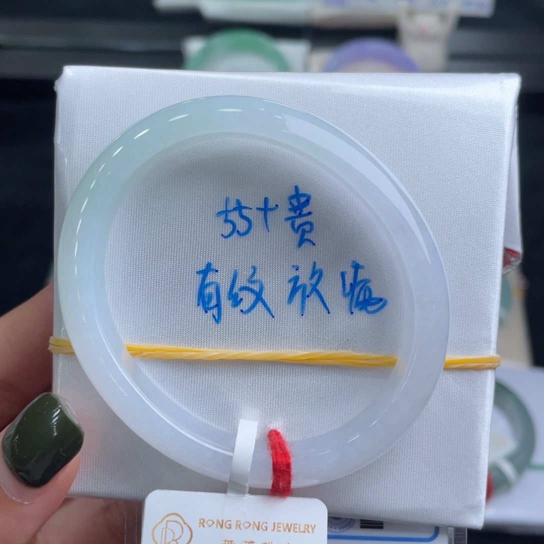 翡翠手镯未镶嵌翡翠手镯