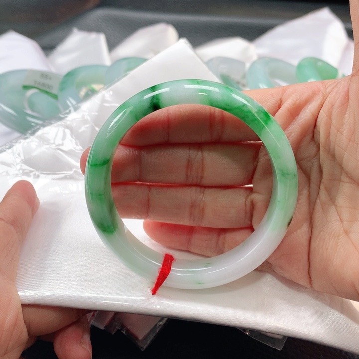 翡翠手镯未镶嵌5656565656