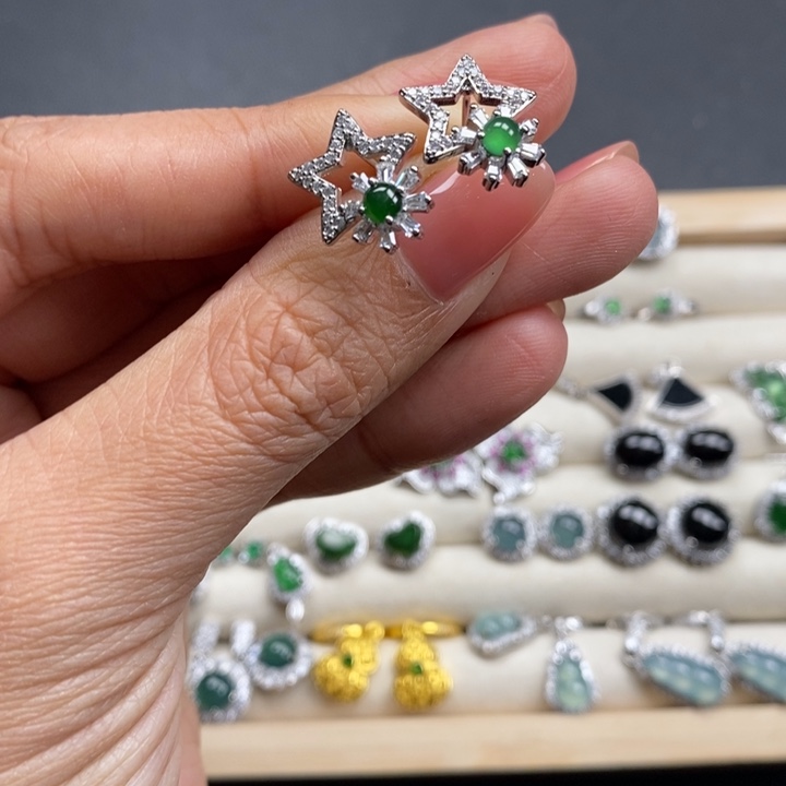 翡翠颈饰未镶嵌翡翠