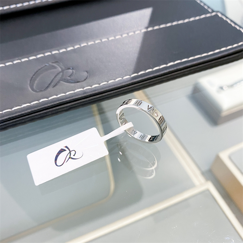 钛钢戒指 银色  罗马数字镶钻戒指R803